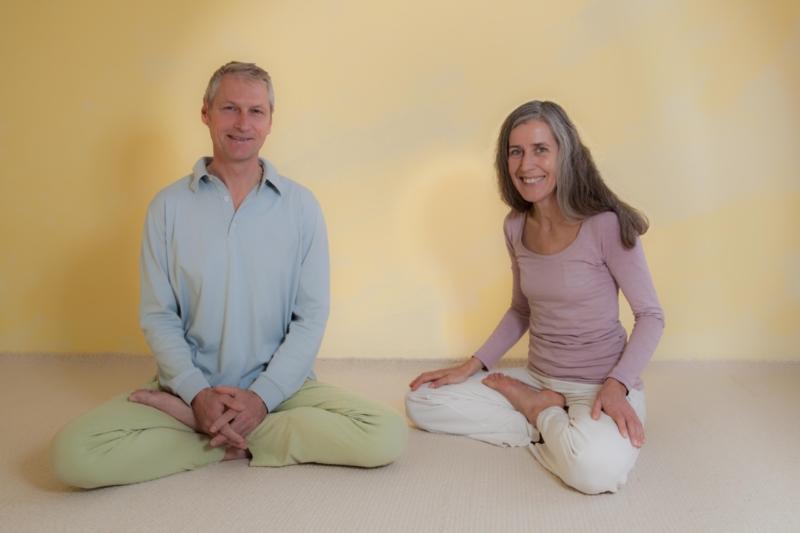 halber Lotussitz Bernd und Ursula Klane